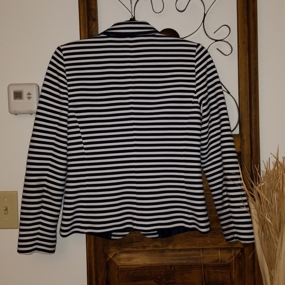 A LITTLE NAUTI NEVER HURTS❣️Navy and white blazer - Picture 7 of 8